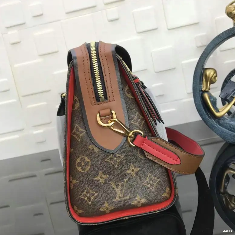19T1L0335 Bags LV 0622